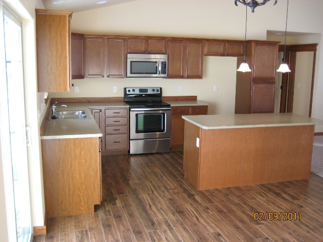 3460 kitchen 2.jpg